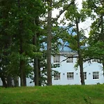 Nelijaerve Centre *